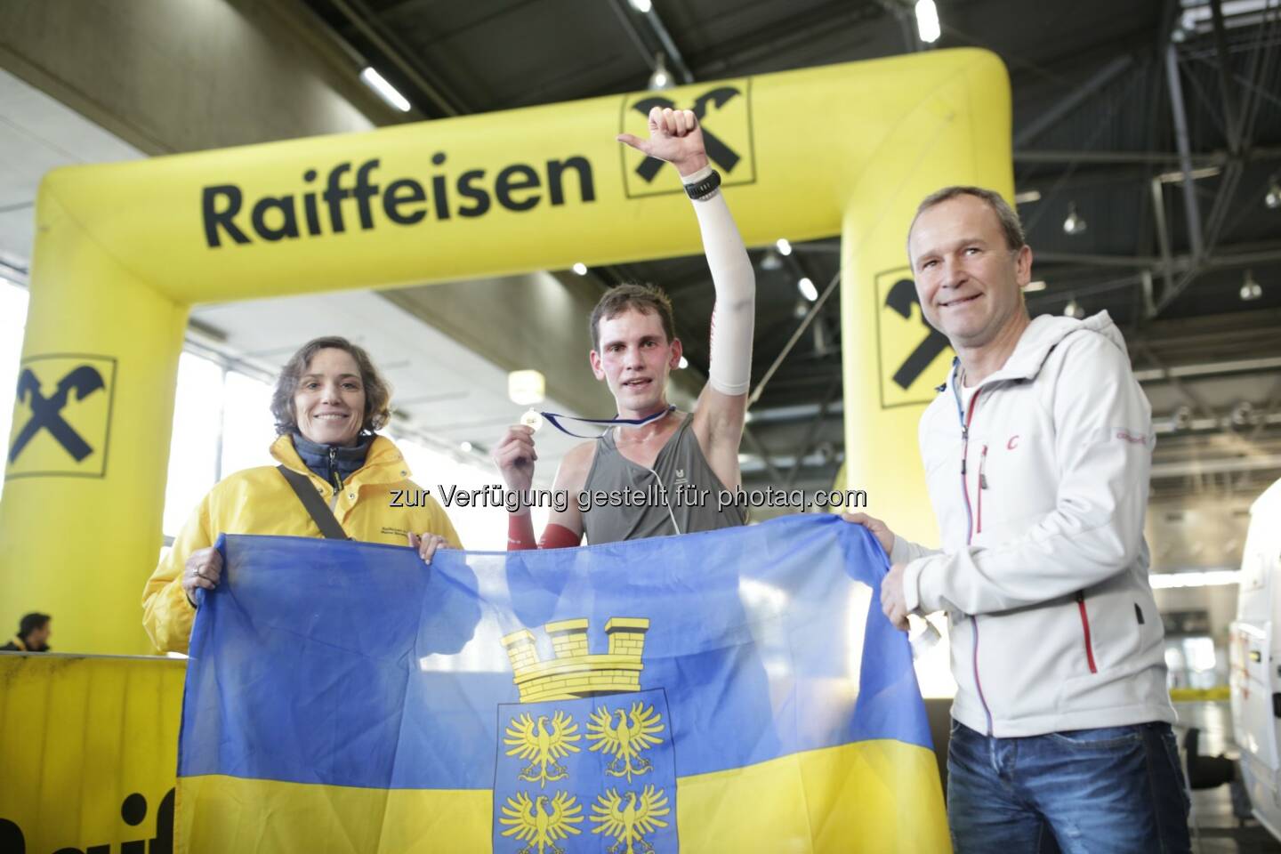 indoor marathon vienna - Sieger Rainer Bredl, Veranstalter Hannes Menitz von der Agentur msm sportmedia