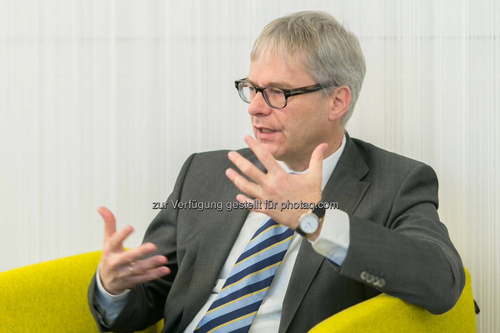 Martin Walter, Compliance Officer, Telekom Austria Group anlässlich der PK Telekom Austria Group hat als erstes österreichisches Unternehmen ein konzernweit zertifiziertes Compliance Management System eingeführt (Bild: Telekom Austria Group/APA-Fotoservice/Hinterramskogler) (16.12.2013) 