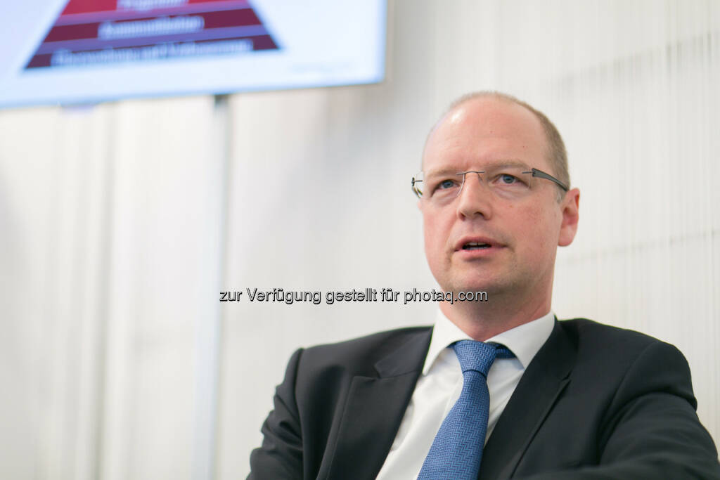 Jörg Busch, Partner für Compliance und Risk Services, PwC Österreich anlässlich der PK Telekom Austria Group hat als erstes österreichisches Unternehmen ein konzernweit zertifiziertes Compliance Management System eingeführt (Bild: Telekom Austria Group/APA-Fotoservice/Hinterramskogler) (16.12.2013) 