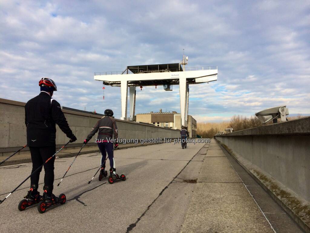 Verbund Kraftwerk Greifenstein, Skyker, Radfahrer, © Martina Draper (29.12.2013) 