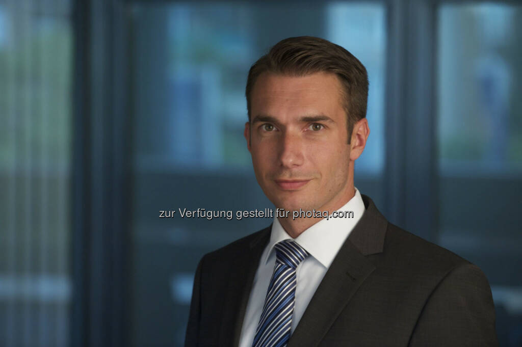 Severin Gettinger, Chief Underwriter AGCS Financial Lines Austria. Um sich vor IT- und Internetrisiken zu wappnen, bietet die Allianz seit Oktober eine Cyberversicherung an. „Die Versicherungslösung ‚Allianz Cyber Protect’ bietet effektiven Schutz gegen die wachsenden Gefahren aus dem Netz. Die Versicherungslösung lässt sich an die jeweiligen Bedürfnisse eines Unternehmens individuell anpassen“., © Allianz (15.01.2014) 