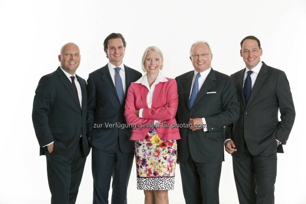 Neue Sozietät Vavrovsky Heine Marth startet mit Jänner 2014 (v.li.): Karl Ludwig Vavrovsky, Nikolaus Vavrovsky, Stefanie Werinos, Dieter Heine, Christian Marth. Vavrovsky Heine Marth Rechtsanwälte berät und vertritt Unternehmen wie auch Private Clients in allen wichtigen Bereichen des Wirtschaftslebens. Die fachlichen Schwerpunkte liegen vor allem auf Gesellschaftsrecht, Krisenmanagement, Immobilien, Öffentliches Wirtschaftsrecht sowie Prozessführung und Konfliktlösung. Die Kanzlei eröffnet mit Standorten in Wien und Salzburg. (16.01.2014) 