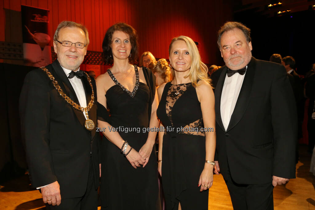 Rektor Richard Hagelauer (JKU), Vizerektorin Gabriele Kotsis (JKU), Vizerektorin Barbara Romauer (JKU), Vizerektor Friedrich Roithmayr, (JKU), JKU Ball 2014, © JKU (18.01.2014) 