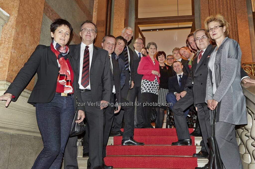 Gruppenfoto mit den VeranstaltungsteilnehmerInnen, © Parlamentsdirektion / Agentur Zolles KG / Mike Ranz (18.01.2014) 