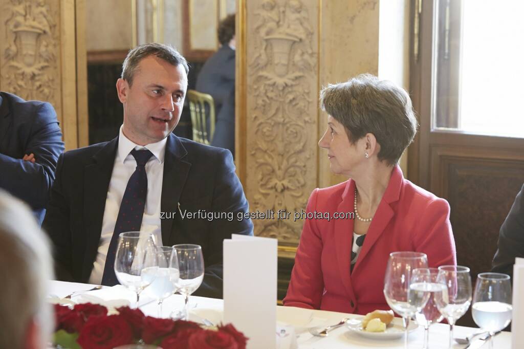 Dritter Nationalratspräsident Norbert Hofer im Gespräch mit Nationalratspräsidentin Barbara Prammer, © Parlamentsdirektion / Agentur Zolles KG / Mike Ranz (18.01.2014) 