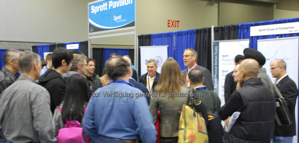 Rick Rule speaking to investors outside the Sprott Pavillion at the 2014 Vancouver Resource Investment Conference, © Zimtu Capital Corp. (20.01.2014) 