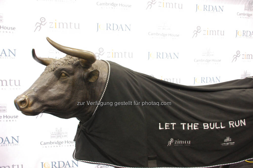 Let The Bull Run at the end of Day 1 at the Vancouver Resource Investment Conference, © Zimtu Capital Corp. (20.01.2014) 