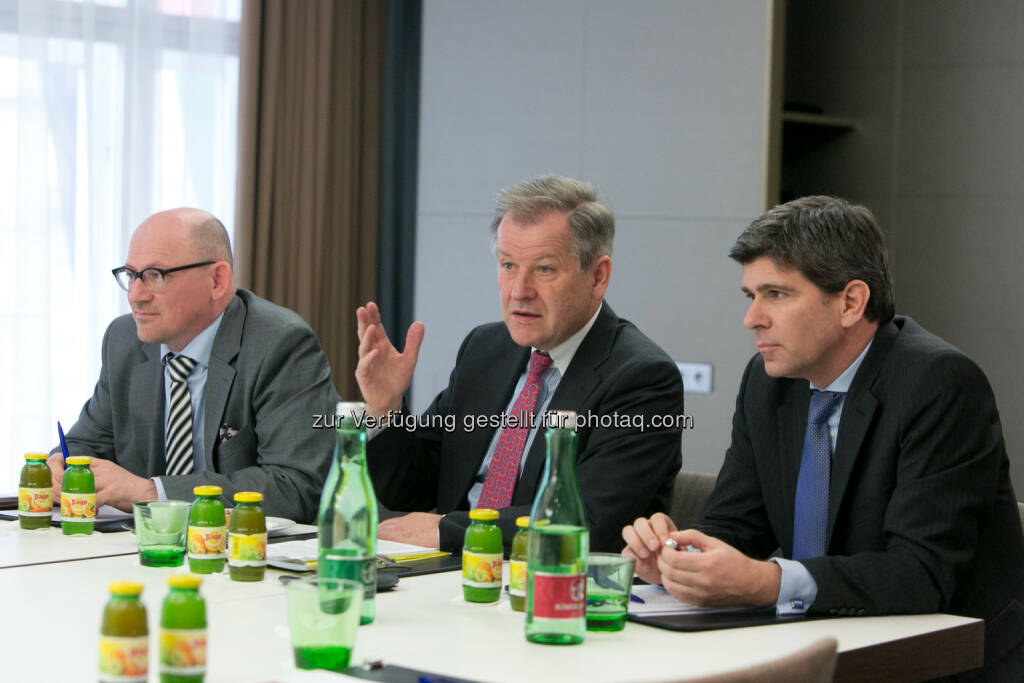 Josef Mayer (Leiter der Immofinanz-Rechtsabteilung), Eduard Zehetner (CEO Immofinanz) und Stefan Frömmel (Vorstand Aviso Zeta), © Martina Draper für Immofinanz (22.01.2014) 