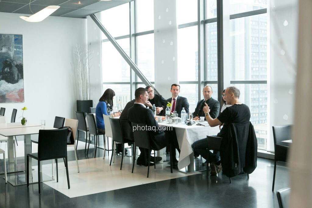 Josef Chladek, Gerhard Kürner (voestalpine), Paul Rettenbacher (THI), Susanne Trhal (Team sisu), Christian Drastil, Franz Ömer (bet-at-home.com), Klaus Fahrnberger (bet-at-home.com), Stephanie Bauer (voestalpine), © finanzmarktfoto.at/Martina Draper (24.01.2014) 