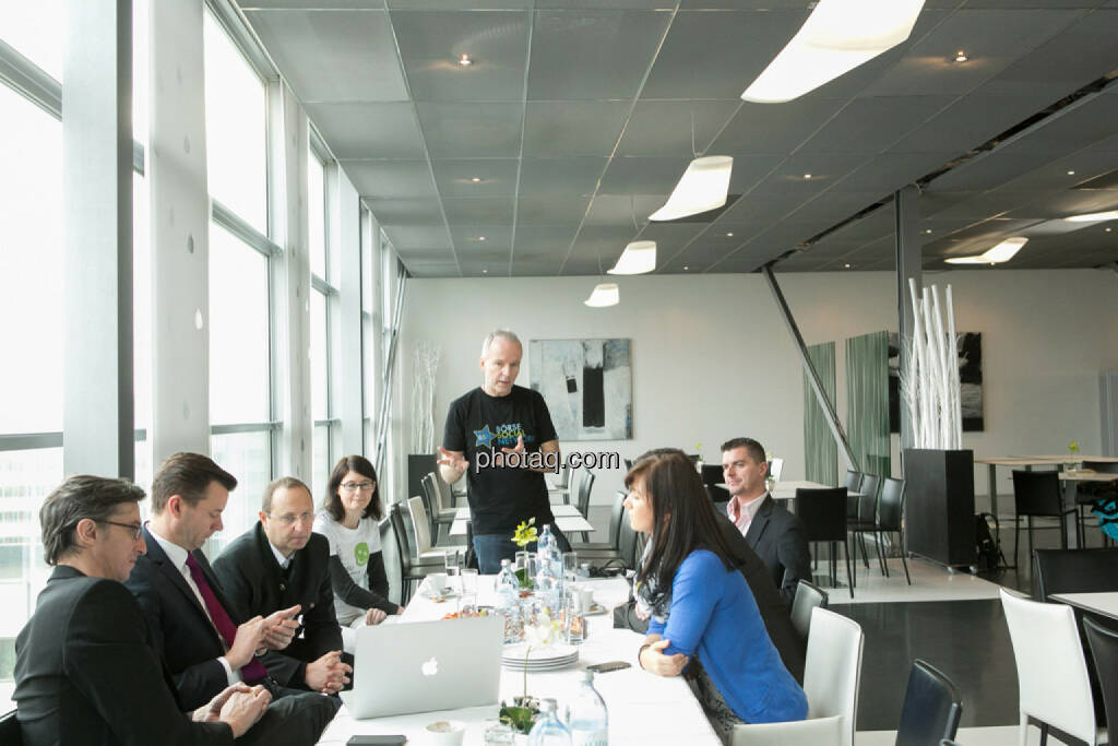 Josef Chladek, Gerhard Kürner (voestalpine), Paul Rettenbacher (THI), Susanne Trhal (Team sisu), Christian Drastil, Franz Ömer (bet-at-home.com), Klaus Fahrnberger (bet-at-home.com), Stephanie Bauer (voestalpine), © finanzmarktfoto.at/Martina Draper (24.01.2014) 