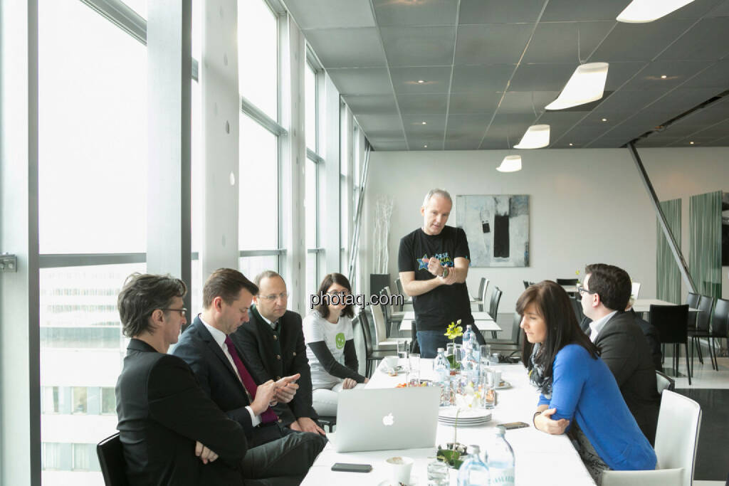 Josef Chladek, Gerhard Kürner (voestalpine), Paul Rettenbacher (THI), Susanne Trhal (Team sisu), Christian Drastil, Franz Ömer (bet-at-home.com), Klaus Fahrnberger (bet-at-home.com), Stephanie Bauer (voestalpine), © finanzmarktfoto.at/Martina Draper (24.01.2014) 