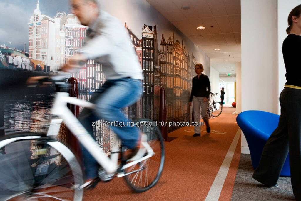 Indoor-Fahrradweg in den Niederlanden, Google, © Google (Homepage) (25.01.2014) 