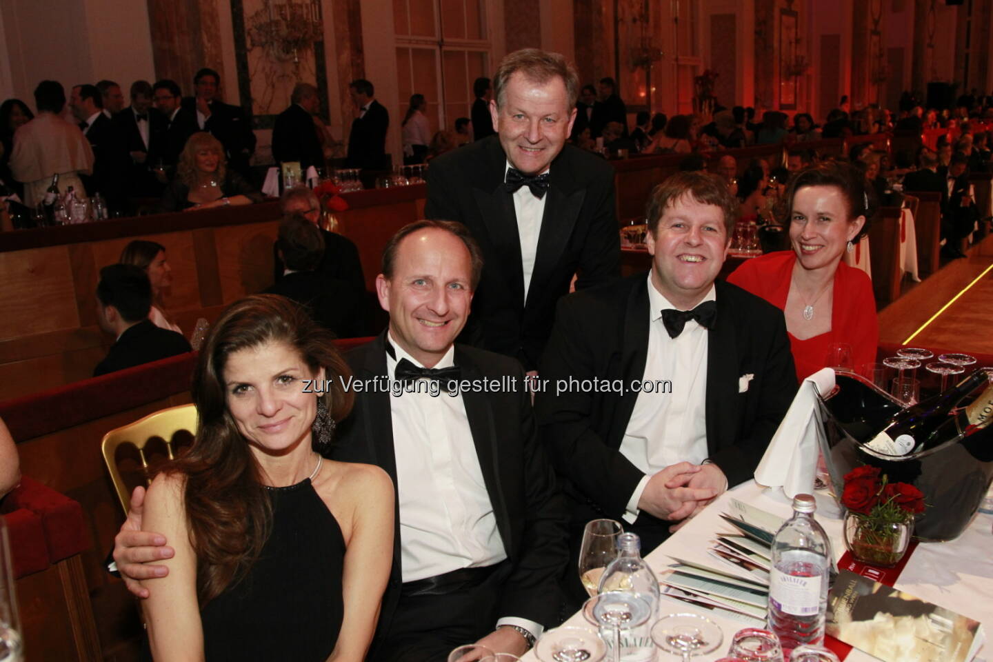 Dieter Wasserburger mit Gattin; Eduard Zehetner, Michael Ehlmaier mit Gattin, Immobilienball 2014 (Foto: epmedia)