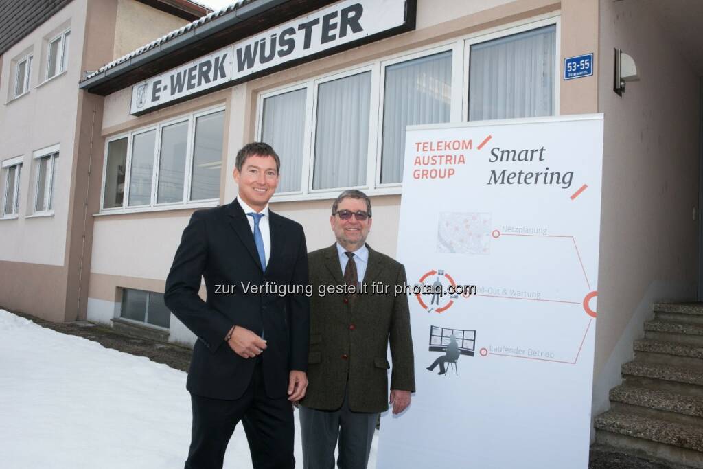 Bernd Liebscher (Geschäftsführer Telekom Austria Group M2M) und Peter Wüster (Geschäftsführer E-Werk Wüster) - Telekom Austria Group M2M und E-Werk Wüster realisieren erste umfassende Einführung von Smart Metering in Österreich. (Bild: TAG/APA/Nielsen) (29.01.2014) 