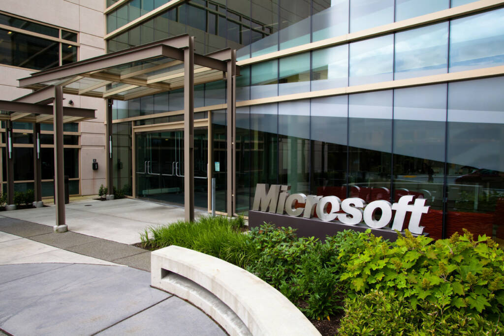 Entrance to Building 99 on the Microsoft Redmond Campus, © Microsoft Corp. (Homepage) (04.02.2014) 