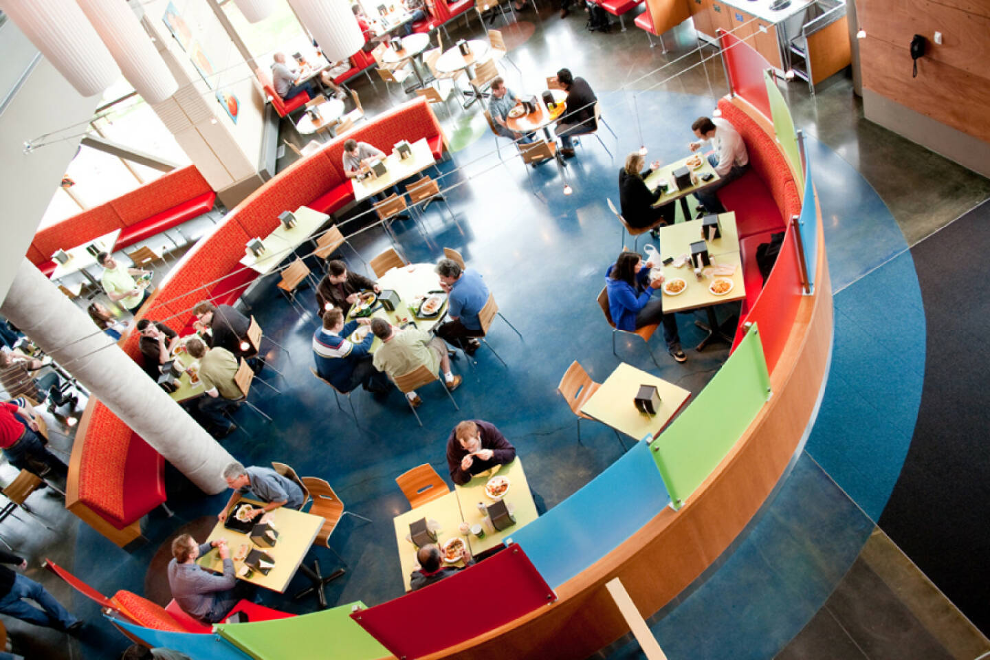 Cafeteria area in The Commons destination on the Microsoft Redmond Campus, (C) In-s-t-y-l-e.com
