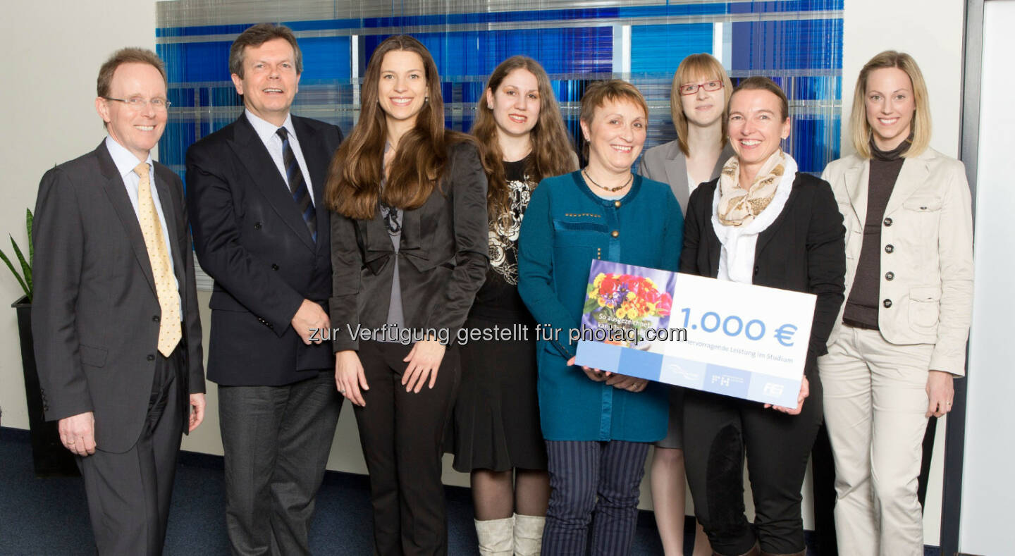 Andrea Hofer (Elektronik/Wirtschaft), Angelika Ott (stv. Geschäftsführerin FH Technikum Wien), Jasmin Krammer (Informatik), Auguste Mandl (Erneuerbare Urbane Energiesysteme), Jennifer Janik (Mechatronik/Robotik), Lydia Öttl (Mechatronik/Robotik), Lothar Roitner (FEEI-Geschäftsführer), Fritz Schmöllebeck (Rektor). Sabrina Steger (Informations- und Kommunikationssysteme, nicht im Bild): Nachwuchsförderung für Frauen in technischen Berufen: FEEI und FH Technikum Wien unterstützen mit 1.000 Euro statt Blumen,