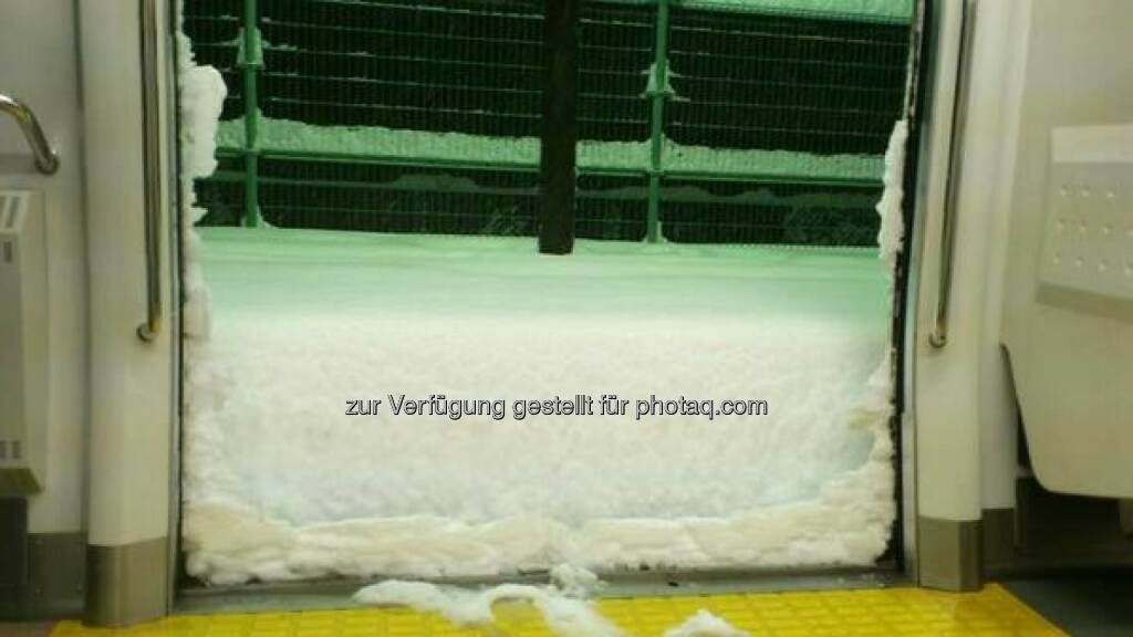 Verschneiter Metroausstieg in Tokio (c) Henn, mit freundlicher Genehmigung von Martin Ohneberg (11.02.2014) 