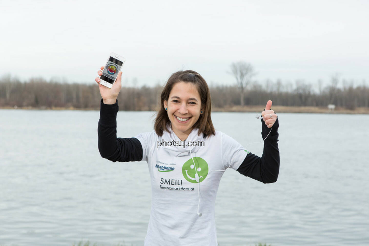 Anita Auttrit, runplugged-Logo, Smeil-Shirt in der bet-at-home edition