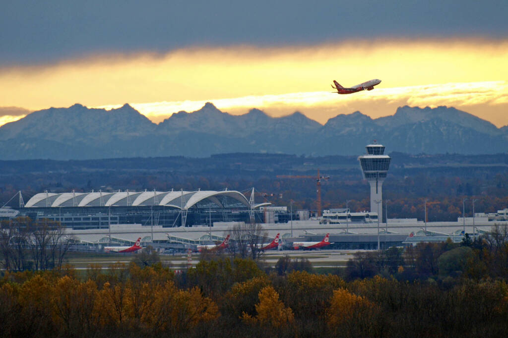 Flughafen Muenchen, Air Berlin beim Start, Sonnenaufgang, Lufthansa AG, (C) Kerstin Roßkopp, © Lufthansa AG (Homepage) (17.02.2014) 