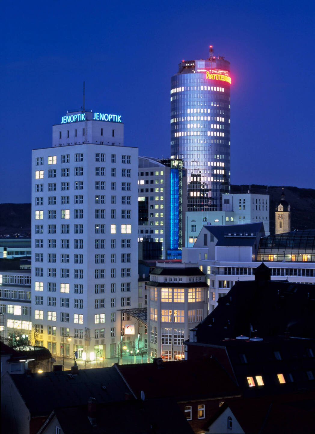 Ernst-Abbe-Hochhaus bei Nacht, Jenoptik AG