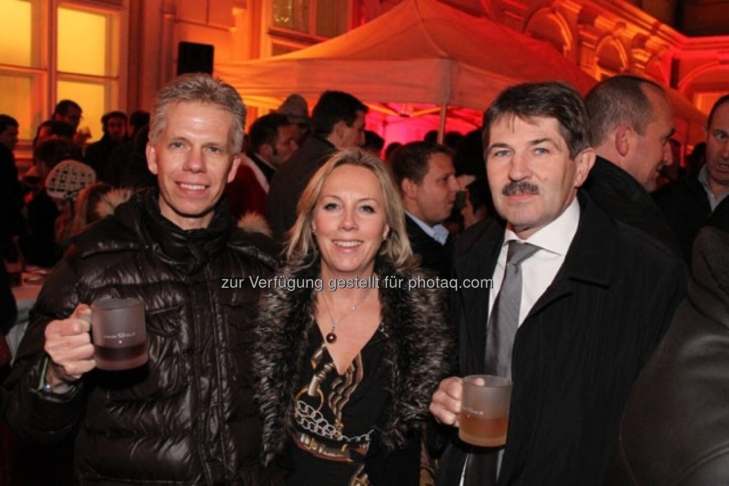 Martin Hinteregger (Erste Group Bank), Ulrike Mülleder (Wiener Börse), Ernst Vejdovszky (Vorstand der 
S-Immo)