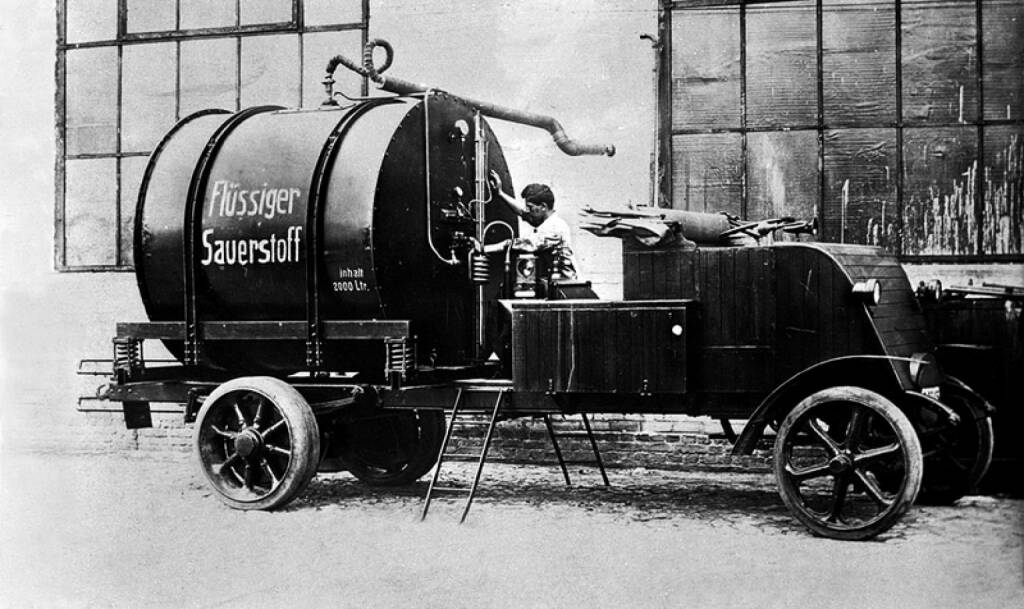 Im Jahr 1900 baute der Erfinder Paulus Heylandt den ersten Kesselwagen für Flüssigsauerstoff, genannt Laubfrosch. Linde AG, © Linde AG (Homepage) (18.02.2014) 