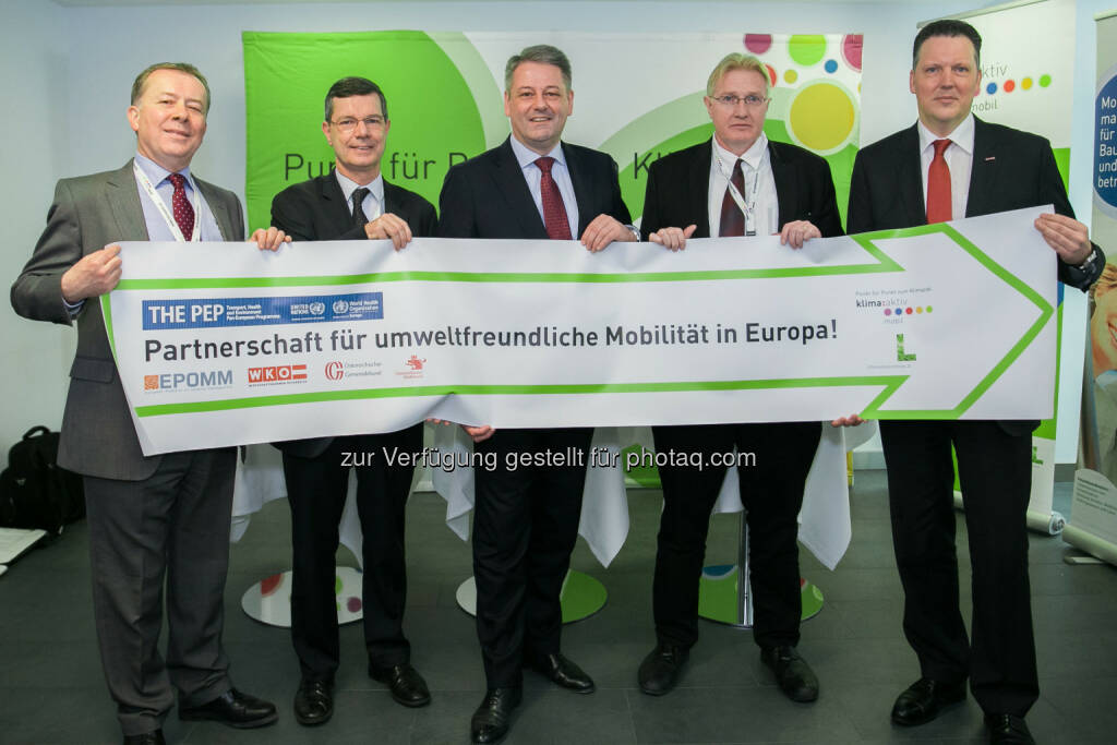 Neue Förderoffensive und Partnerschaft für umweltfreundliche Mobilität in Österreich und Europa: David Stanners, European Energy Agency; Guénael Rodier, Director WHO Division of Communicable Diseases, Health Security & Environment; Andrä Rupprechter, Bundesminister für Land- und Forstwirtschaft, Umwelt und Wasserwirtschaft; Marco Keiner, Director Unece Environment Division; Alexander Klacska, Obmann der Bundessparte Transport und Verkehr, WKÖ. Fotocredit: apa-fotoservice.at/Daniel Hinteramskogler
, © Aussendung (24.02.2014) 