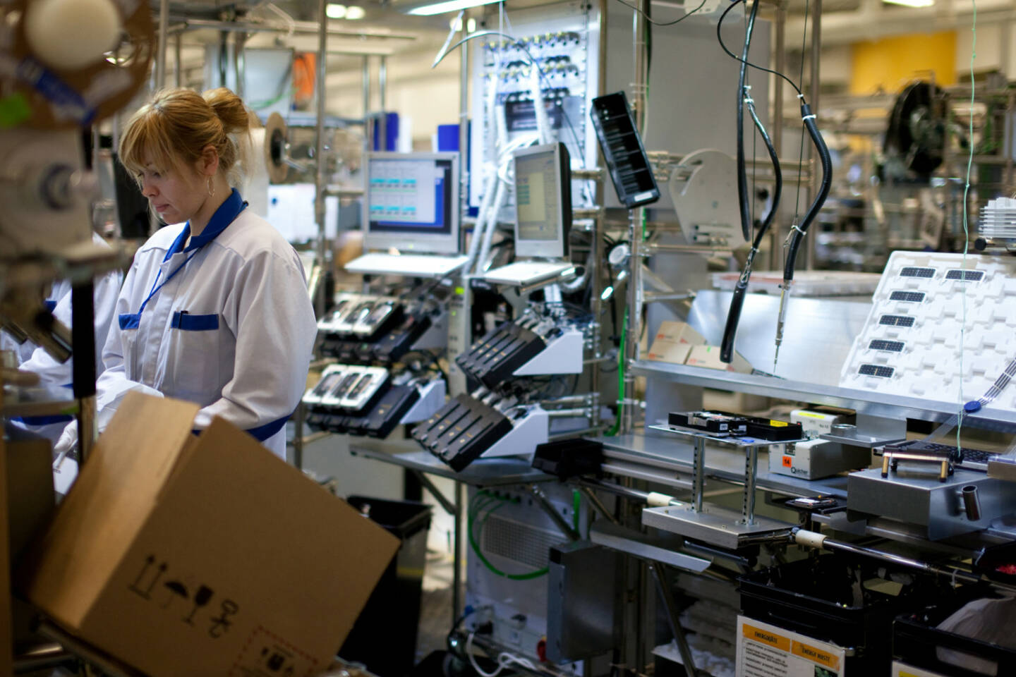 Nokia Production (Production of Nokia E75 in Salo factory, Finland) 