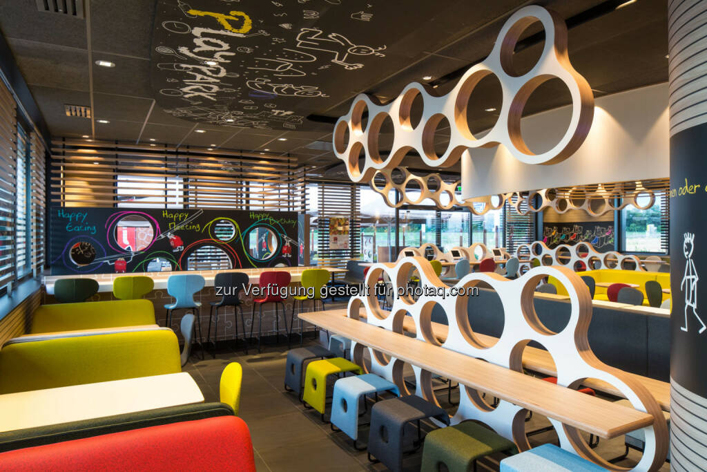 McDonald's Österreich setzt auf neue Standorte und innovatives Design. Im Bild: Das im neuen Spirit of Family-Design gestaltete McDonald's Restaurant in Schwechat., &copy; McDonald's (06.03.2014) 