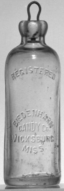 Coca-Cola Bottle - 1894, © Coca-Cola Company(Homepage) (08.03.2014) 