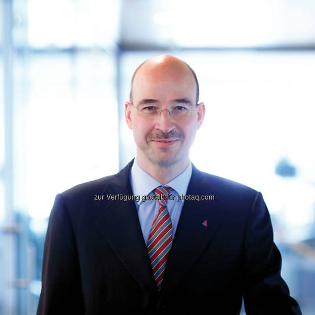 Burkhard Gantenbein, Vorstandsvorsitzender Helvetia Versicherungen, freut sich über das Jahresergebnis 2013, erneut deutliches Wachstum über dem Markt (Bild: Helvetia) (10.03.2014) 