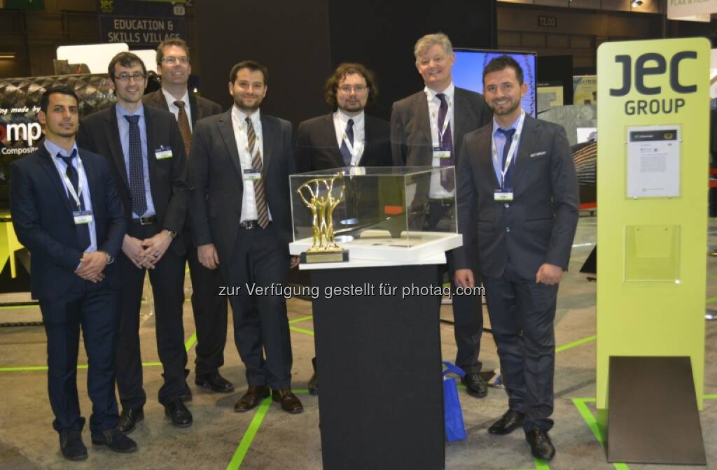 FACC wird mit den Forschungspartnern Rolls-Royce und Fachhochschule Rapperswil mit dem JEC European Innovation Award in der Kategorie Aeronautics ausgezeichnet, v.l.n.r. Korian Viken (FACC), Gion Barandun (IWK), Markus Henne (IWK), Konstantin Horejsi (FACC), Kristofer Bottome (Rolls-Royce), James Lee (Rolls-Royce), Gazmend Braha (FACC) , © Aussendung (12.03.2014) 