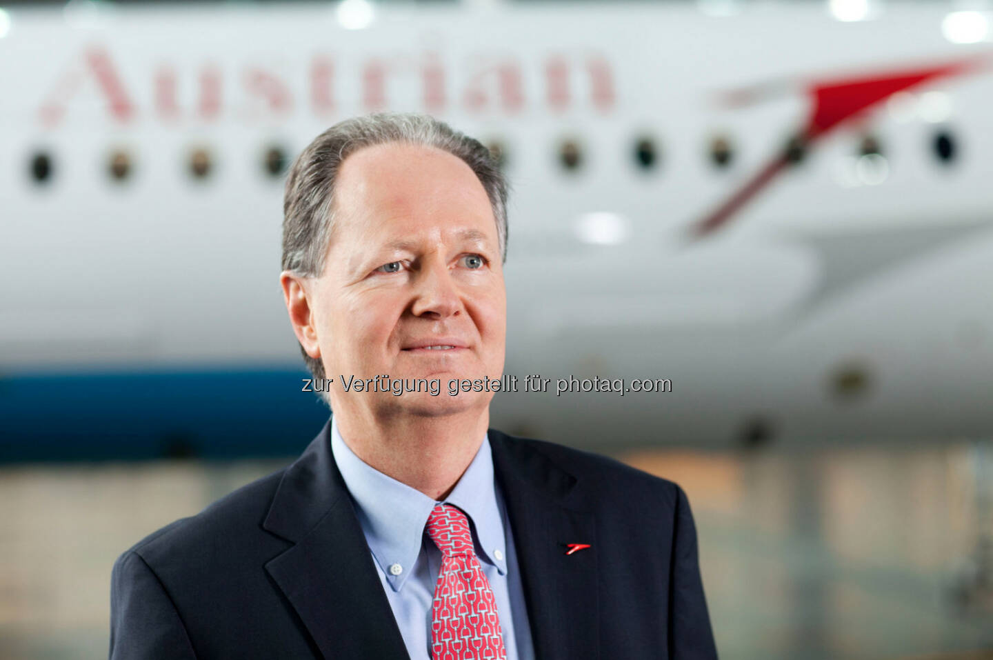 Jaan Albrecht, CEO: Das harte Sanierungsprogramm der Austrian Airlines Group spiegelt sich nun deutlich im Ergebnis des Jahres 2013 wider: Austrian Airlines konnte ein operatives Ergebnis von +25,1 Mio. Euro einfliegen (2012: -6,0 Millionen Euro auf bereinigter Basis). Neben dem strikten Sparkurs waren es vollere Flugzeuge, die die größte österreichische Fluglinie aus der Verlustzone gebracht haben. Auch die erfolgreiche Vermarktung der Intercontinentalflüge brachte positive Ergebnisse. Das letzte Mal schrieb Austrian Airlines 2007 schwarze Zahlen. Austrian Airlines hat die Krise hinter sich gelassen. Wir sind auf Kurs. Nun geht es an die Gestaltung unserer Zukunft. Dazu gehört die Modernisierung unserer Mittelstreckenflugzeuge und der Ausbau der Langstreckenflotte, so Albrecht (c) Austrian Airlines