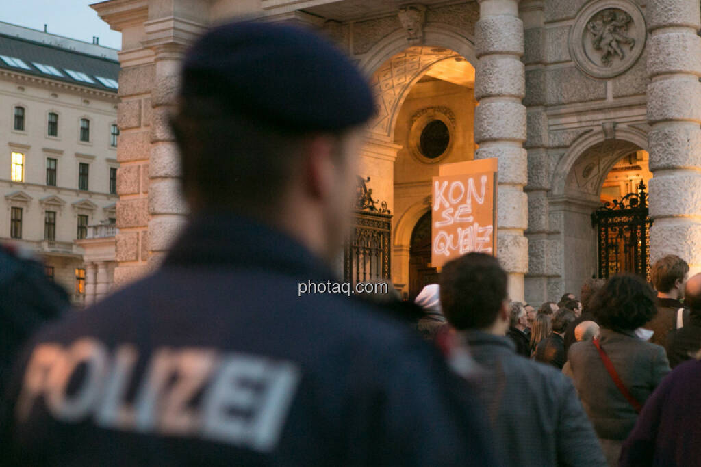 Polizei Hypo Demonstration in Wien am 18.03.2014, © Martina Draper/finanzmarktfoto.at (18.03.2014) 