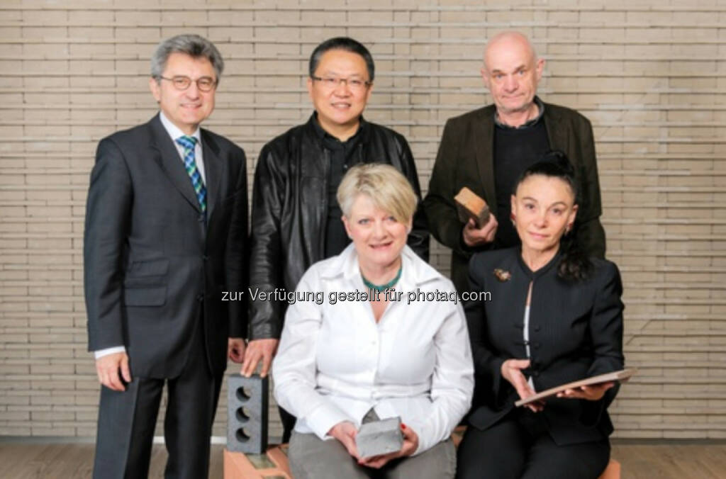 Jury des Wienerberger Brick Award 2014: Johann Windisch (li), Bricks & Tiles Europe CEO, Wienerberger AG, Pritzker- Preisträger Wang Shu (China), Pavol Paňák (Slowakei), Ewa Kuryłowicz (Polen) und Vera Yanovshtchinsky (Niederlande).
Foto: Christian Dusek / Wienerber- ger AG, © Aussendung (19.03.2014) 