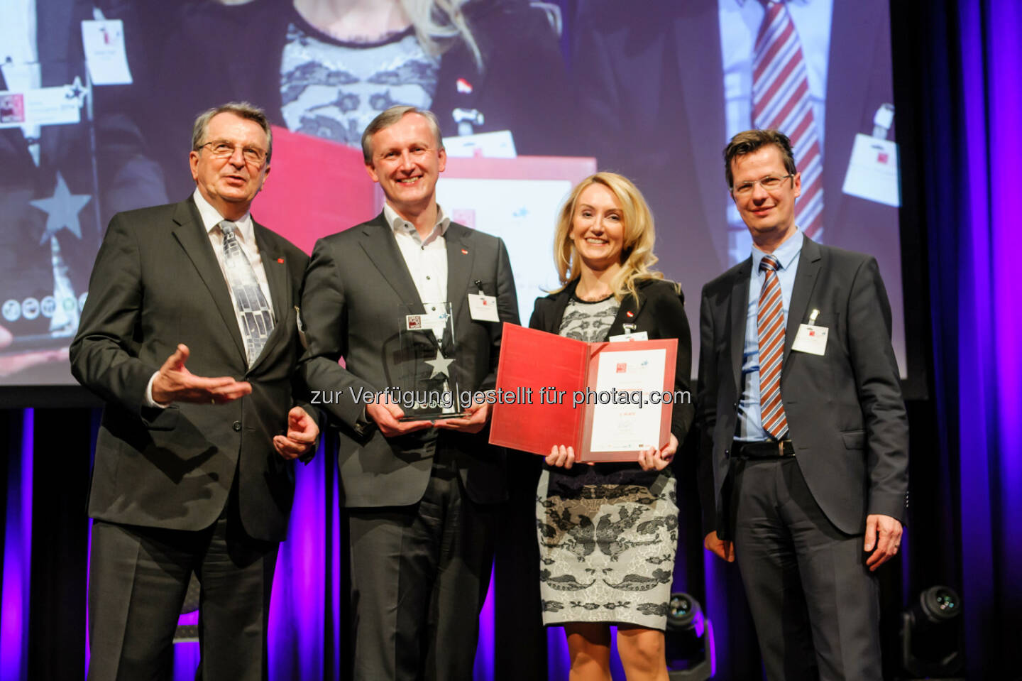 Erich Laminger (Geschäftsführer von Great Place to Work Österreich), Alexander Deopito (Vorsitzender der Geschäftsleitung von Lidl Österreich), Lydia Kaltenbrunner (Geschäftsbereichsleiterin Personal von Lidl Österreich) und Andreas Schubert (Gesellschafter von Great Place to Work Österreich): Bei der Verleihung am 20. März in Wien wurde Lidl Österreich als einer der besten Arbeitgeber in Österreich mit dem international anerkannten Award „Great Place to Work“ ausgezeichnet und hat in der Kategorie mit über 500 Mitarbeitern den 2. Rang belegt.