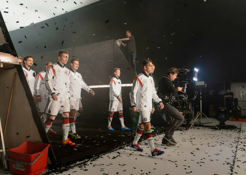 Bereit wie nie : PR-Maßnahmen / WM-Kampagne von Mercedes-Benz, Generalsponsor des Deutschen-Fussball-Bund (DFB) zur Fussball-WM 2014 in Brasilien in den Bavaria-Filmstudios, Muenchen, 11.11.2013, Daimler AG

, © Daimler AG (Homepage) (23.03.2014) 