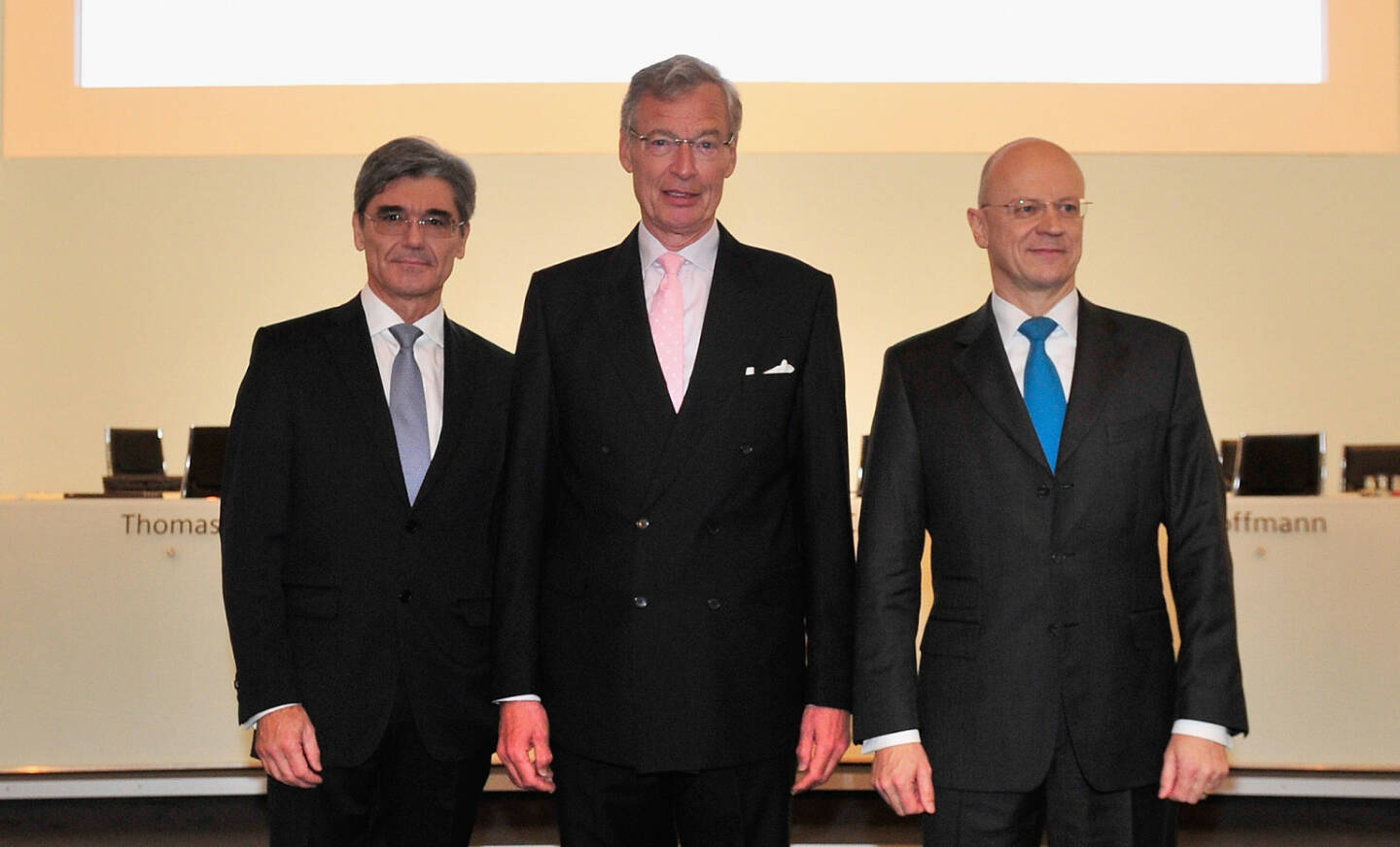 Joe Kaeser, Vorsitzender des Vorstands der Siemens AG, Gerhard Cromme, Vorsitzender des Aufsichtsrats der Siemens AG und Ralf P. Thomas, Mitglied des Vorstands der Siemens AG und Leitung Finance and Controlling.