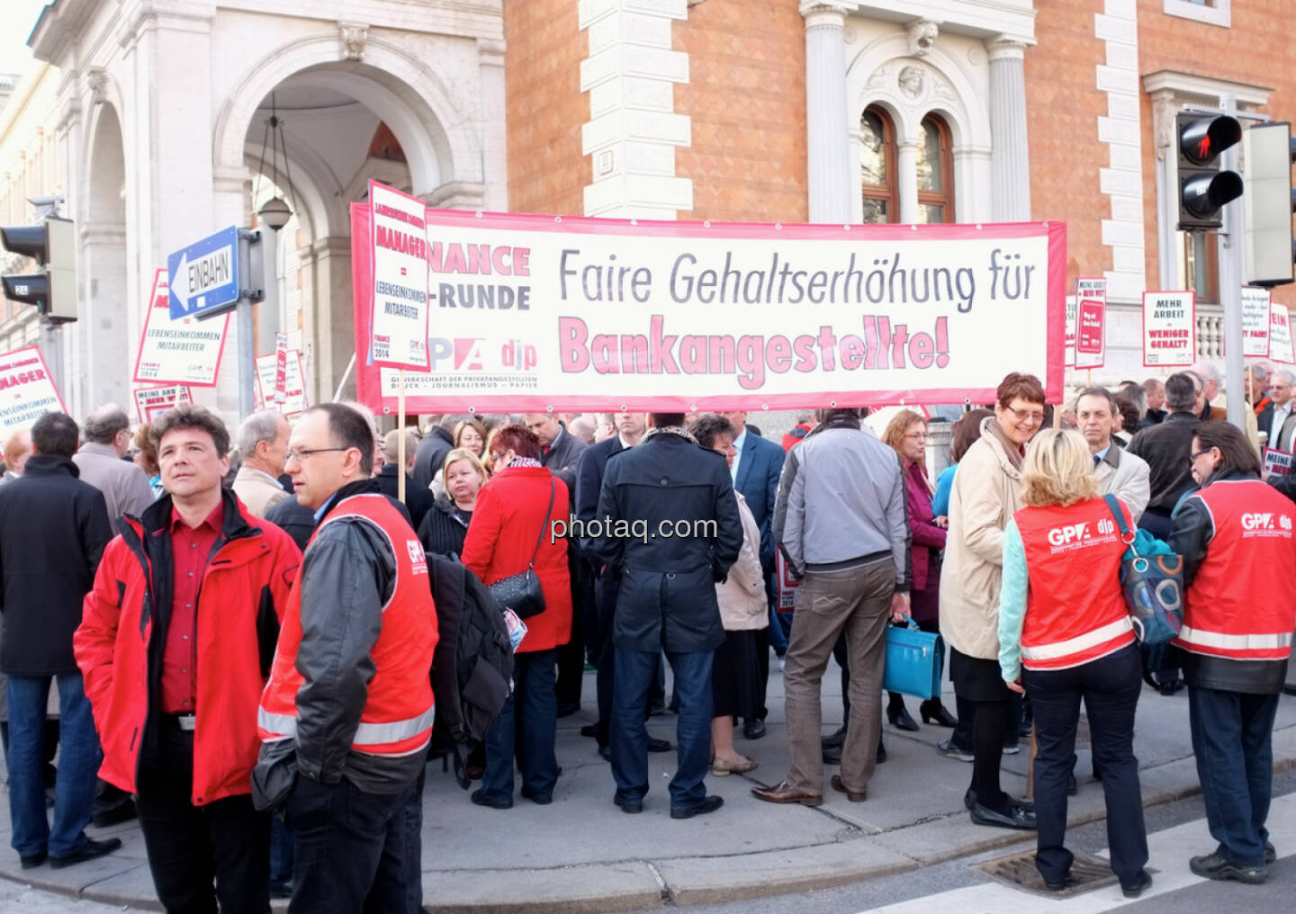 Transparent Faire Gehaltserhöhung für Bankangestellte!