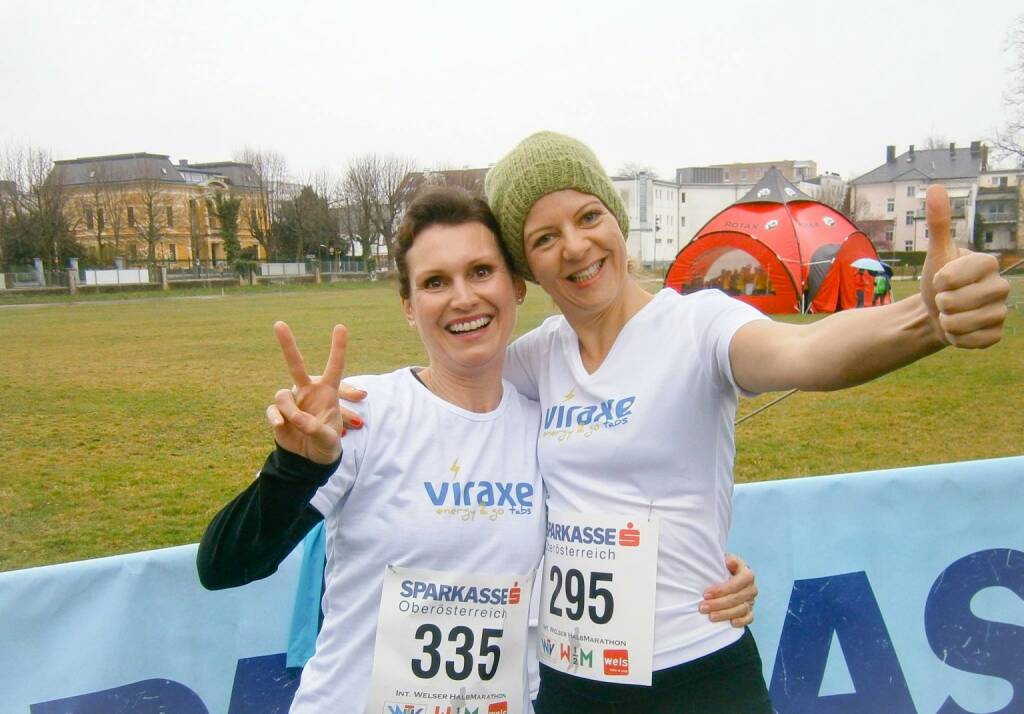 Unglaubliche Premiere: 4 Grad Celsius und Regen. Erster Einsatz des Viraxe energy2go Teams beim Welser Halbmarathon und gleich mit persönlichen Bestleistungen und Platz 5 bei den Damen (Wels-Wertung) ins Ziel gelaufen - http://www.viraxe.com/shop/ (31.03.2014) 