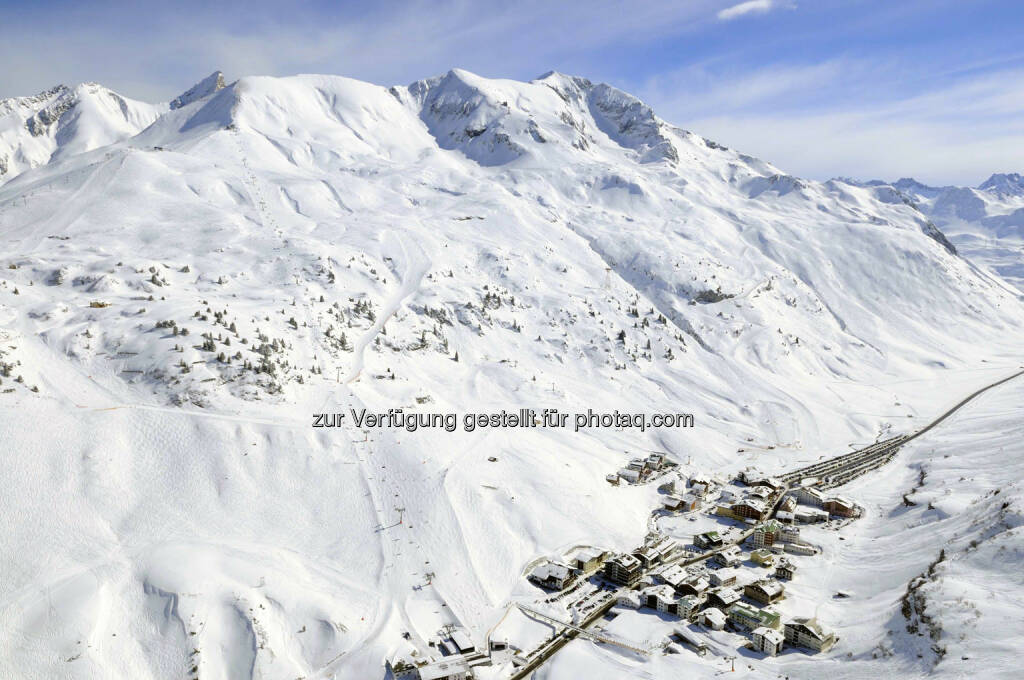 Lech Zürs am Arlberg, Luftbild von Zürs (Bild: Sepp Mallaun LZTG), ©   (03.04.2014) 