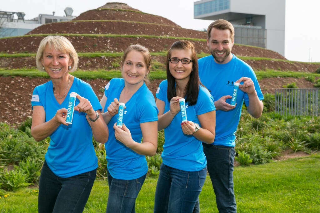 voestalpine laufsteel Fotoshooting, natürlich mit Viraxe: Marion Sensenberger (Corporate Communications), Viktoria Steininger (Online Editor), Stephanie Bauer (Online und Social Media Management), Christopher Eberl (Online Editor HR) - http://www.viraxe.com/shop/ (04.04.2014) 