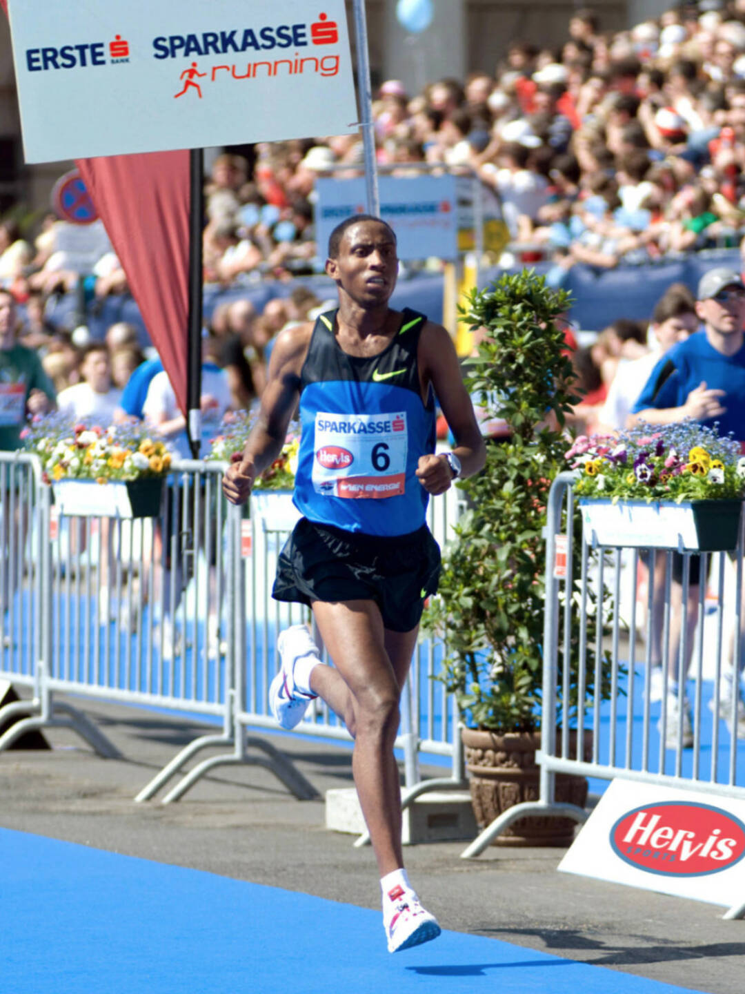 Getu Feleke, hier Debütant beim Vienna City Marathon 2009, kommt am 13. April als Top-Favorit mit einer Weltklassezeit an den Start. (C) Vienna City Marathon