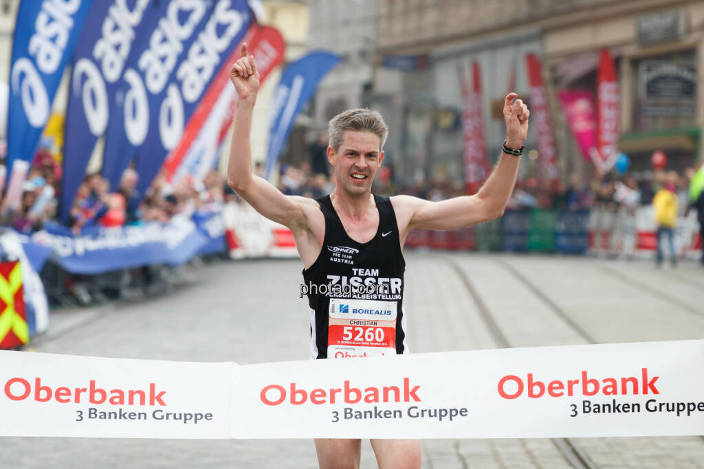 Christian Haas (AUT), Sieger Halbmarathon, Borealis Linz Marathon, Fotograf: Klaus Mitterhauser, © Martina Draper (08.04.2014) 