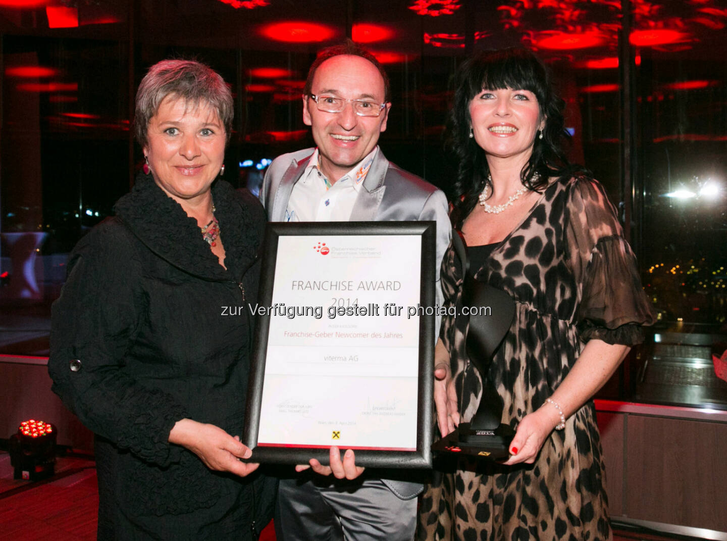 Waltraud Martius (Syncon) mit Klaus Gföhler und Irene Ensinger (beide Viterma) feierten die Verleihung des Österreichischen Franchise-Awards  (Bild: Syncon)