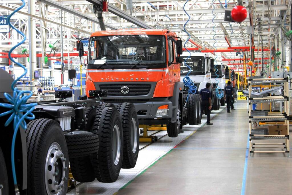 Daimler Trucks mit Verkaufserfolg in Indien: 10.000 BharatBenz Lkw abgesetzt, Absatz steigt um 67% im ersten Quartal 2014, im März erstmals 1.000 Fahrzeuge in einem Monat verkauft, Marktanteil auf über 5% ausgebaut (Bild: Daimler) (10.04.2014) 