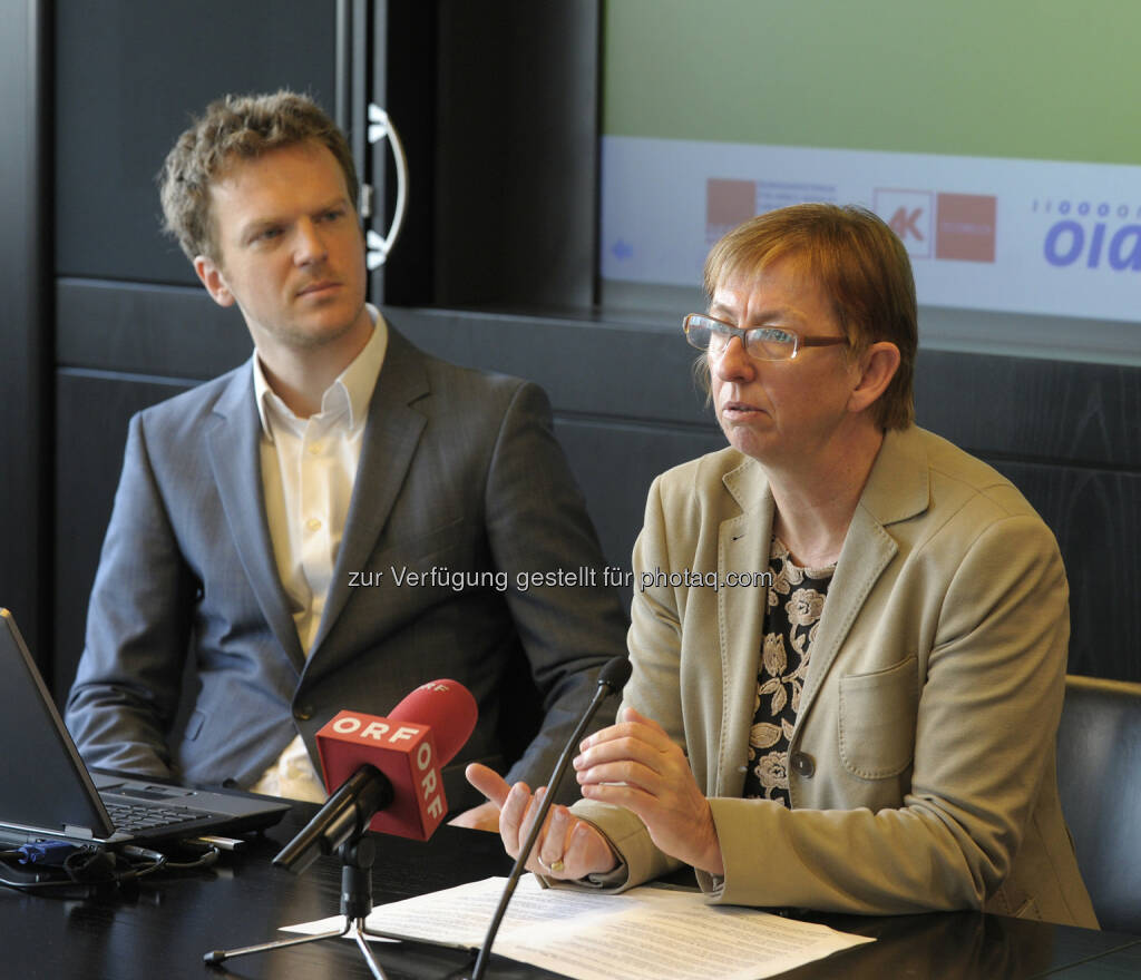 Bernhard Jungwirth (Projektleiter Internet Ombudsmann), Maria Reiffenstein (Leiterin Konsumentenpolitik Bundesministerium für Arbeit, Soziales und Konsumentenschutz) auf der PK Internet Ombudsmann Jahresbericht 2013 - Gefälschte Rechnungen und betrügerische Handelsplattformen auf dem Vormarsch (Bild: Internet Ombudsmann) (10.04.2014) 