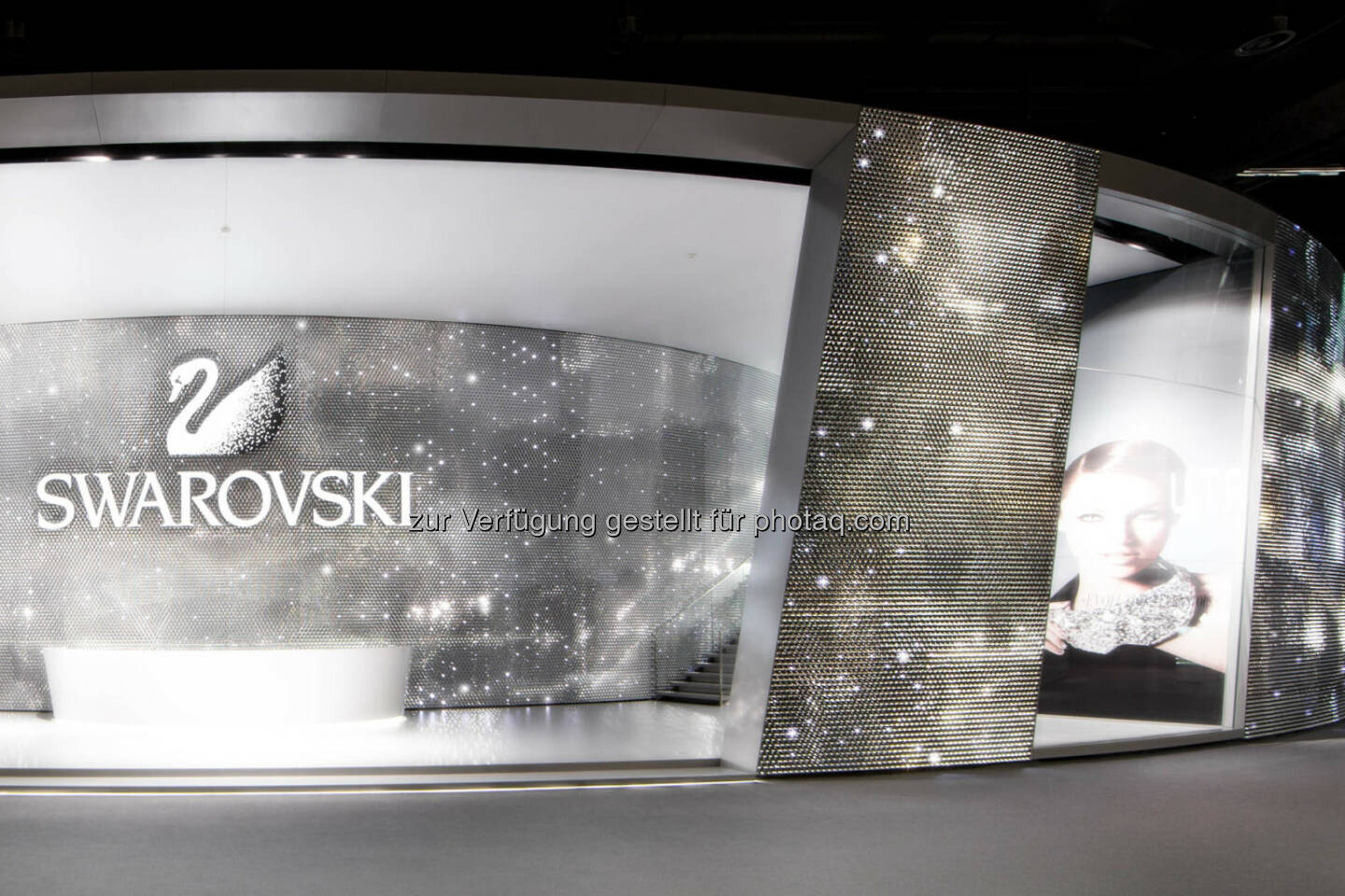 Swarovski gewinnt Red Dot Product Design und Xaver Award, Swarovski Messestand an der Baselworld 2014, Bild: Martin Miseré.