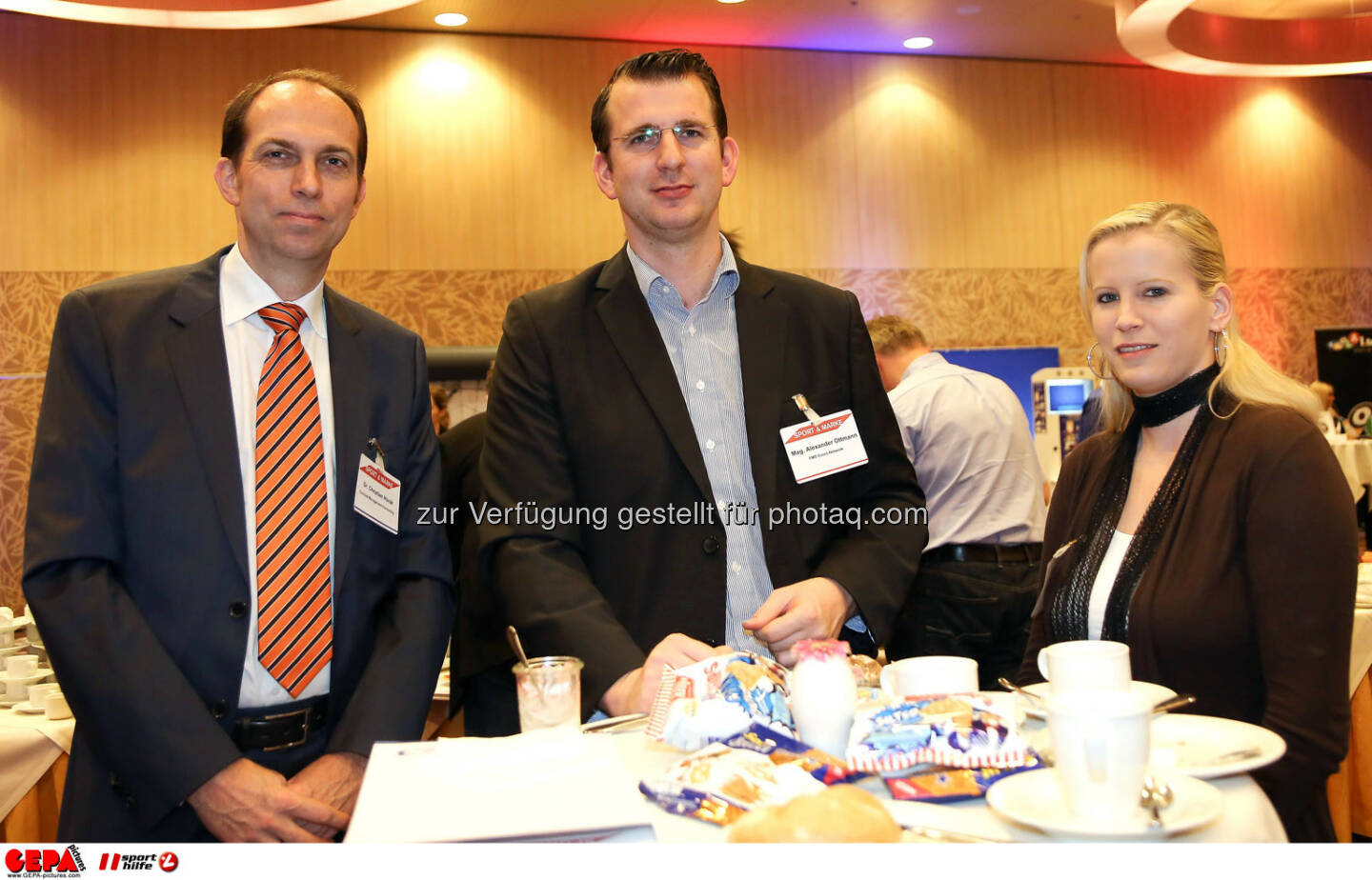 Geschaeftsfuehrer Christian Horak (Contrast Management-Consulting), Geschaeftsfuehrer Alexander Ottmann (FMS Event-Network) und eine Mitarbeiterin. (Foto: GEPA pictures/ Christopher Kelemen)